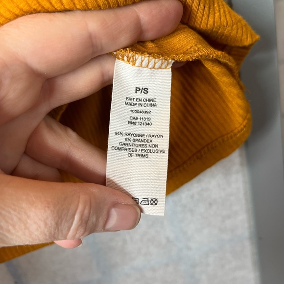 Garage ribbed, zippered top in goldenrod - Picture 3 of 4